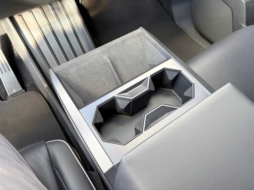 2024 Tesla Cybertruck view 18