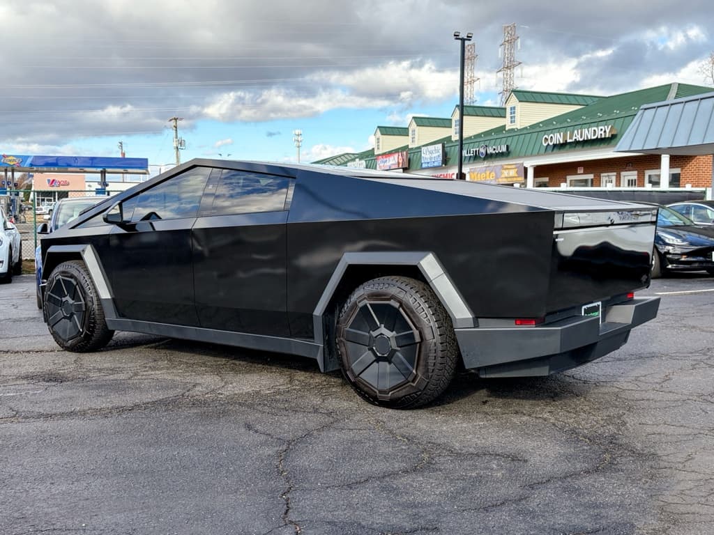 2024 Tesla Cybertruck view 2
