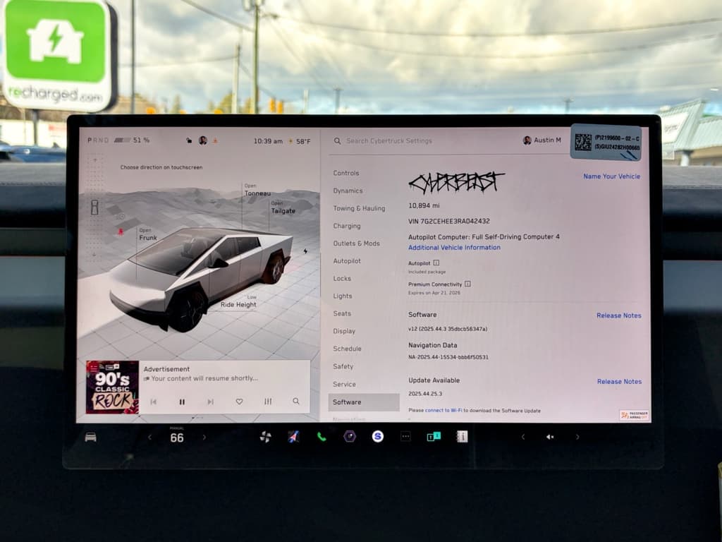 2024 Tesla Cybertruck view 14
