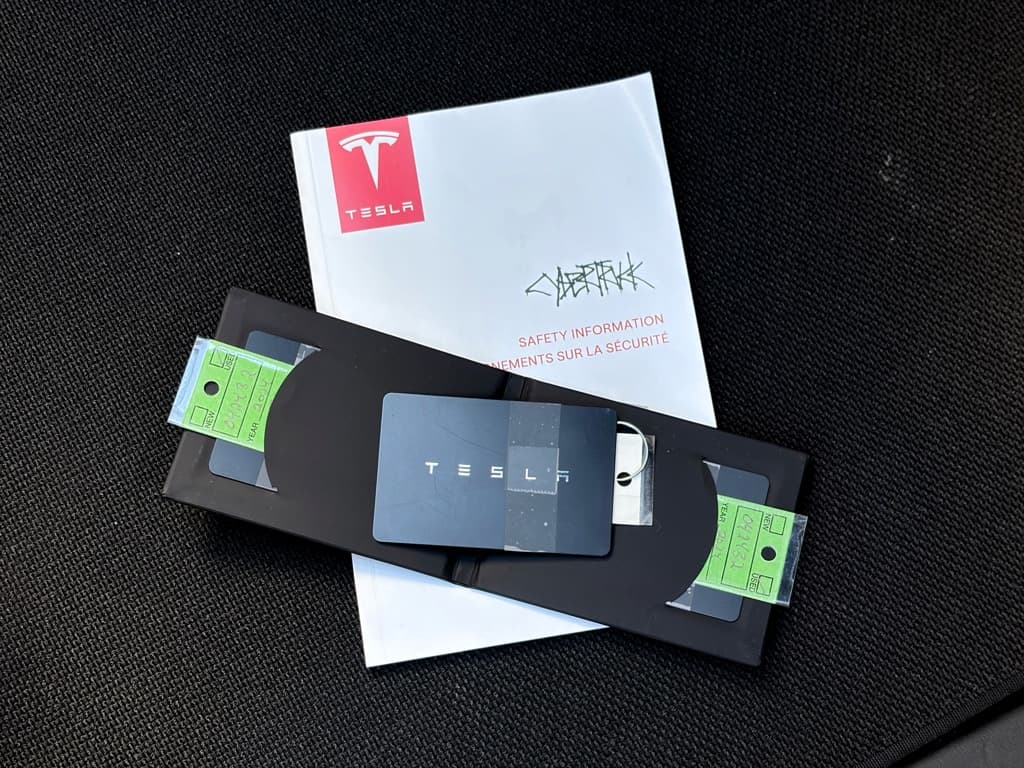 2024 Tesla Cybertruck view 24