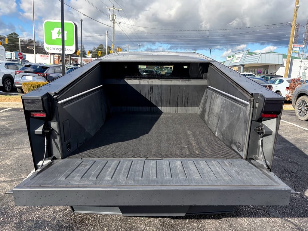 2024 Tesla Cybertruck view 28