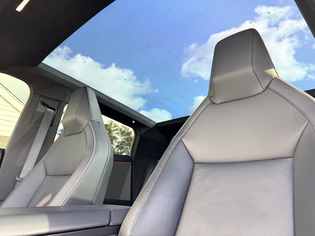 2024 Tesla Cybertruck view 25