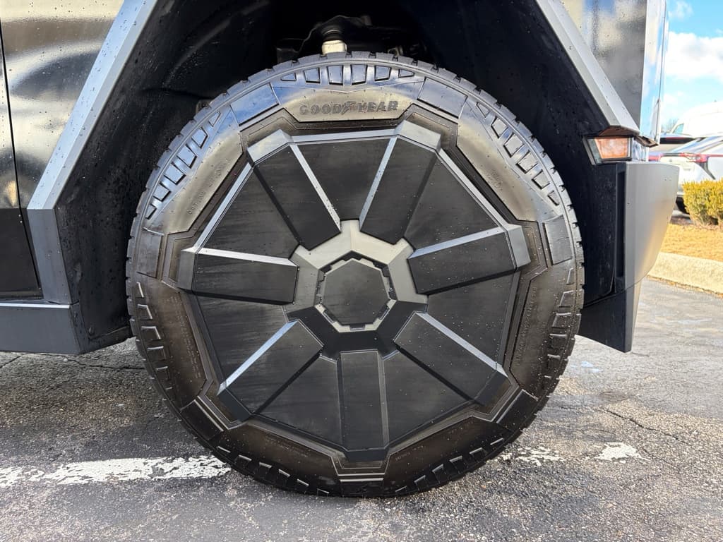 2024 Tesla Cybertruck view 34