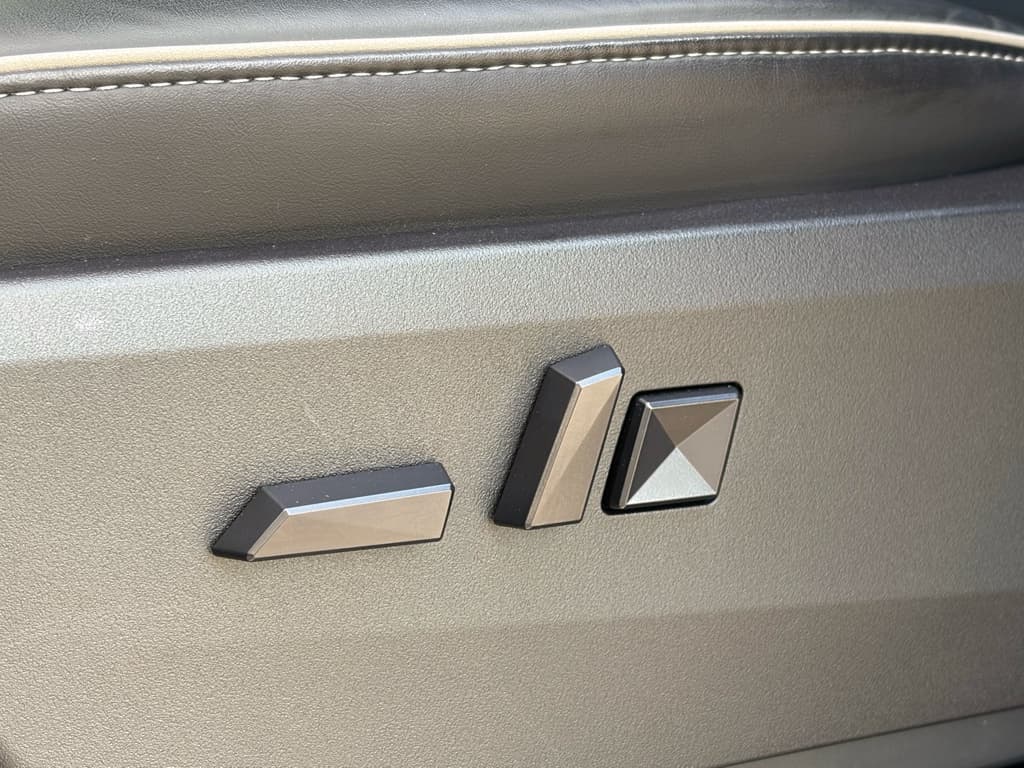 2024 Tesla Cybertruck view 6