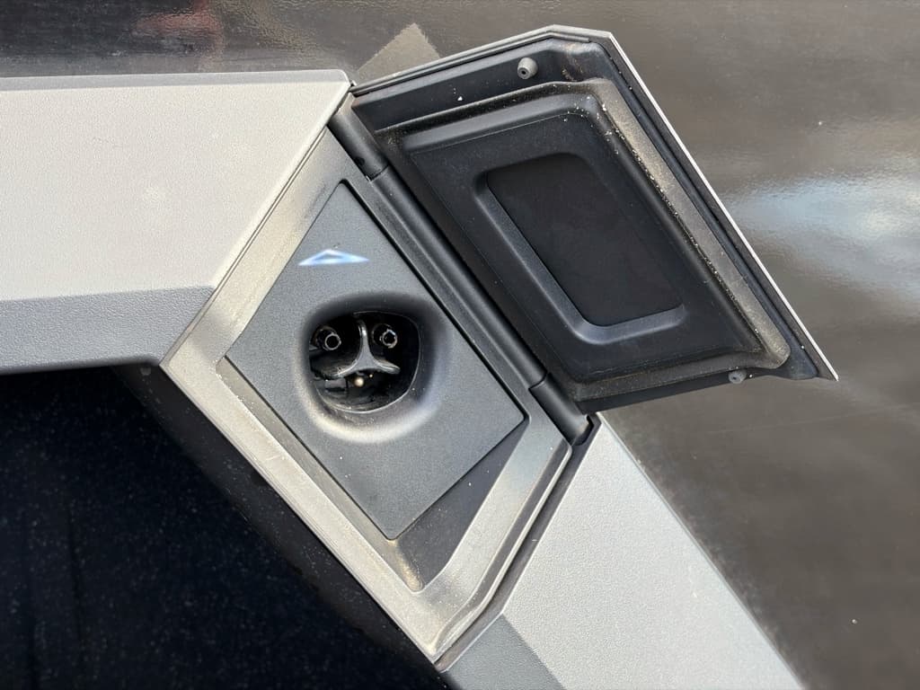 2024 Tesla Cybertruck view 5