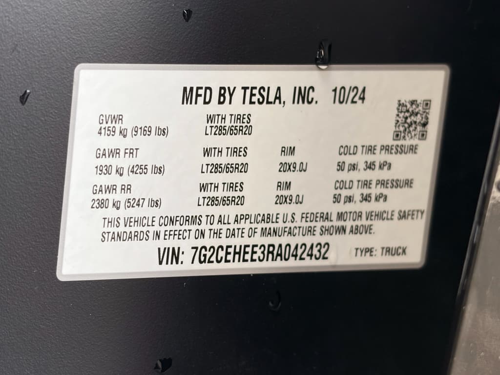 2024 Tesla Cybertruck view 32