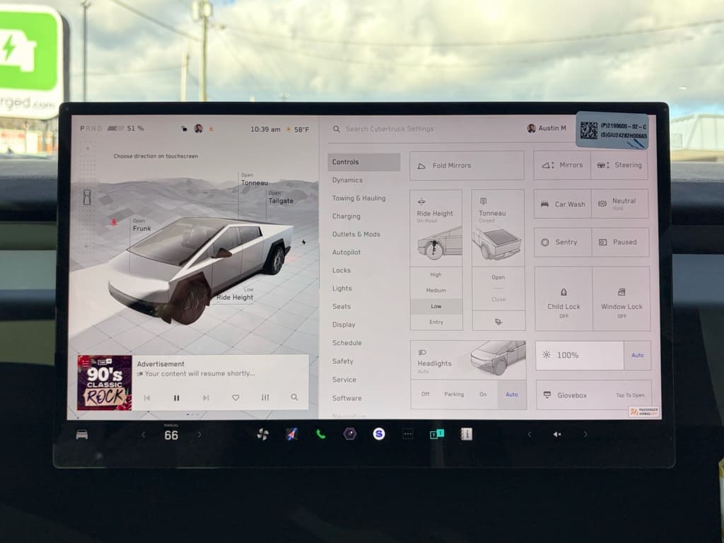2024 Tesla Cybertruck view 10