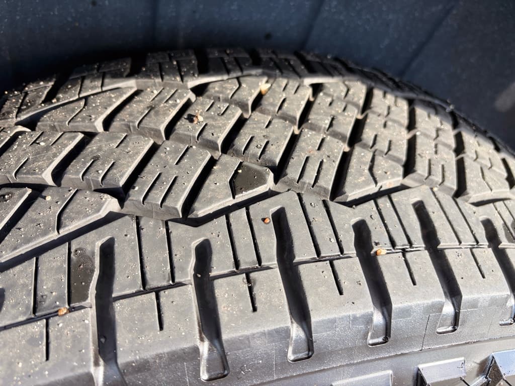 2024 Tesla Cybertruck view 39