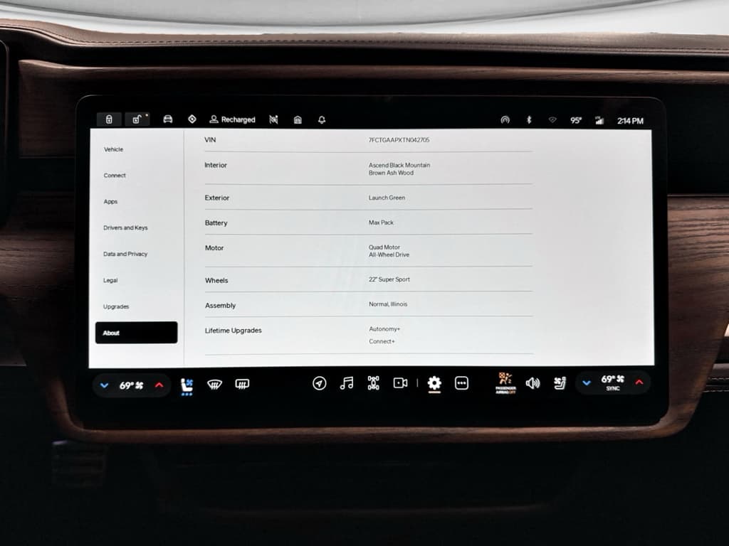 2026 Rivian R1T view 13