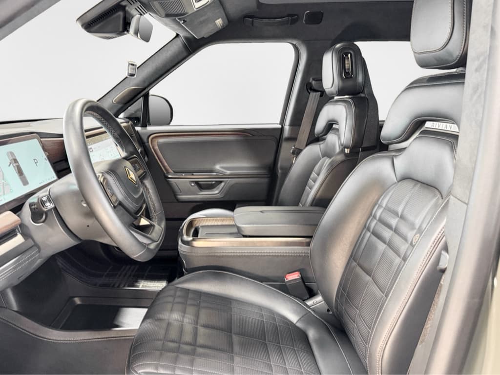 2026 Rivian R1T view 16
