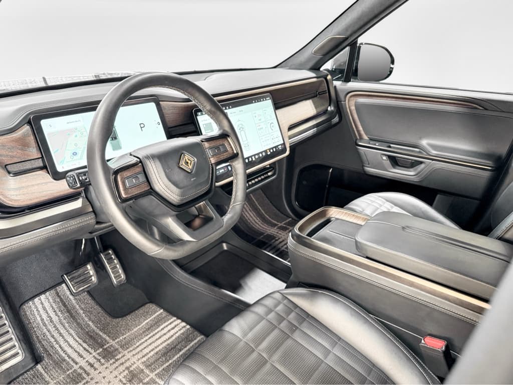 2026 Rivian R1T view 17