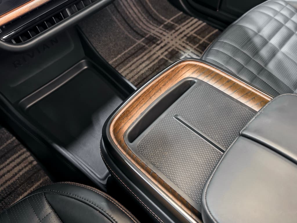 2026 Rivian R1T view 18