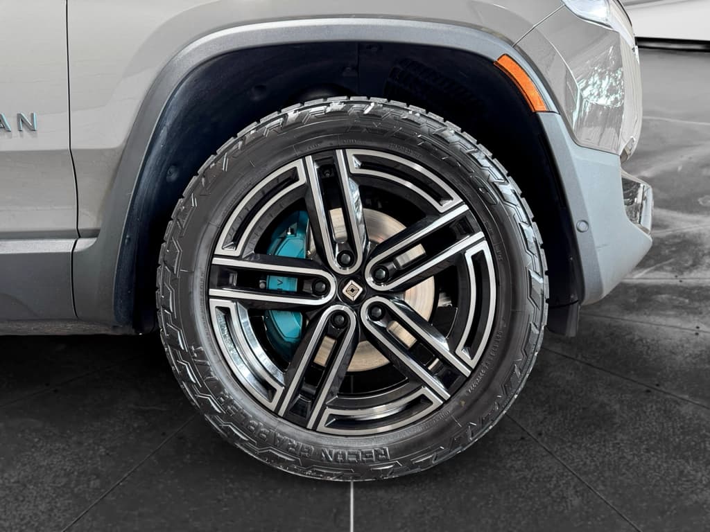 2026 Rivian R1T view 36