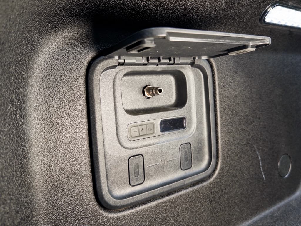 2026 Rivian R1T view 27