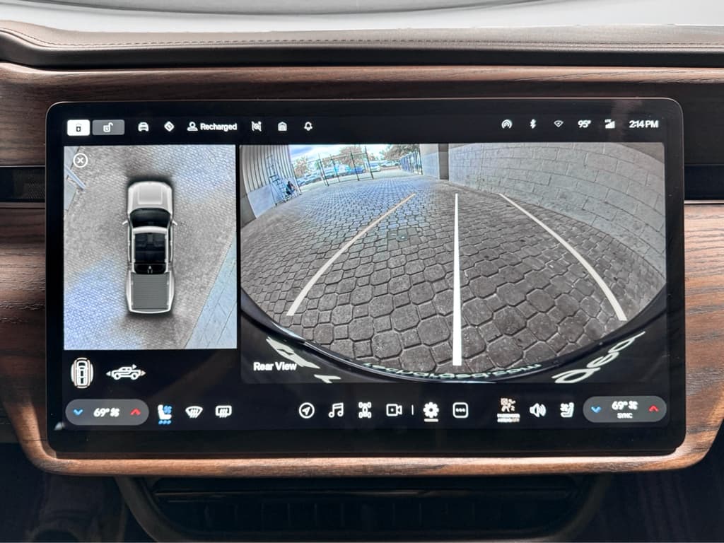 2026 Rivian R1T view 14