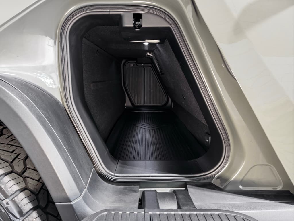 2026 Rivian R1T view 29