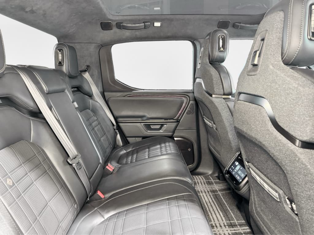 2026 Rivian R1T view 21
