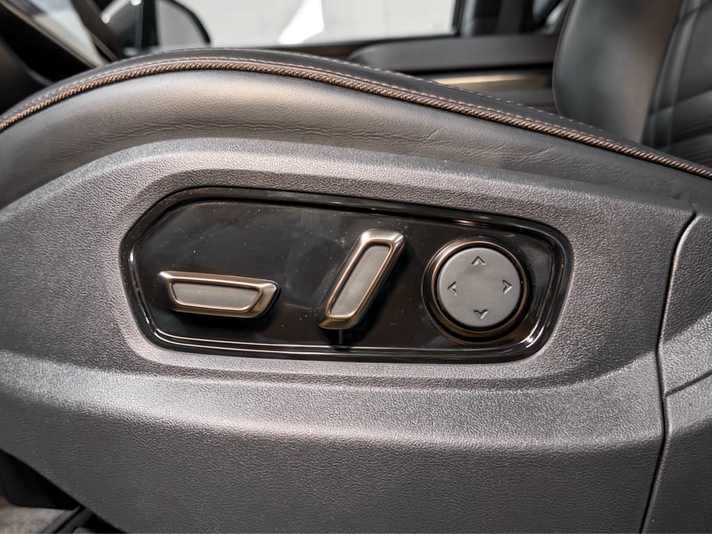 2026 Rivian R1T view 6