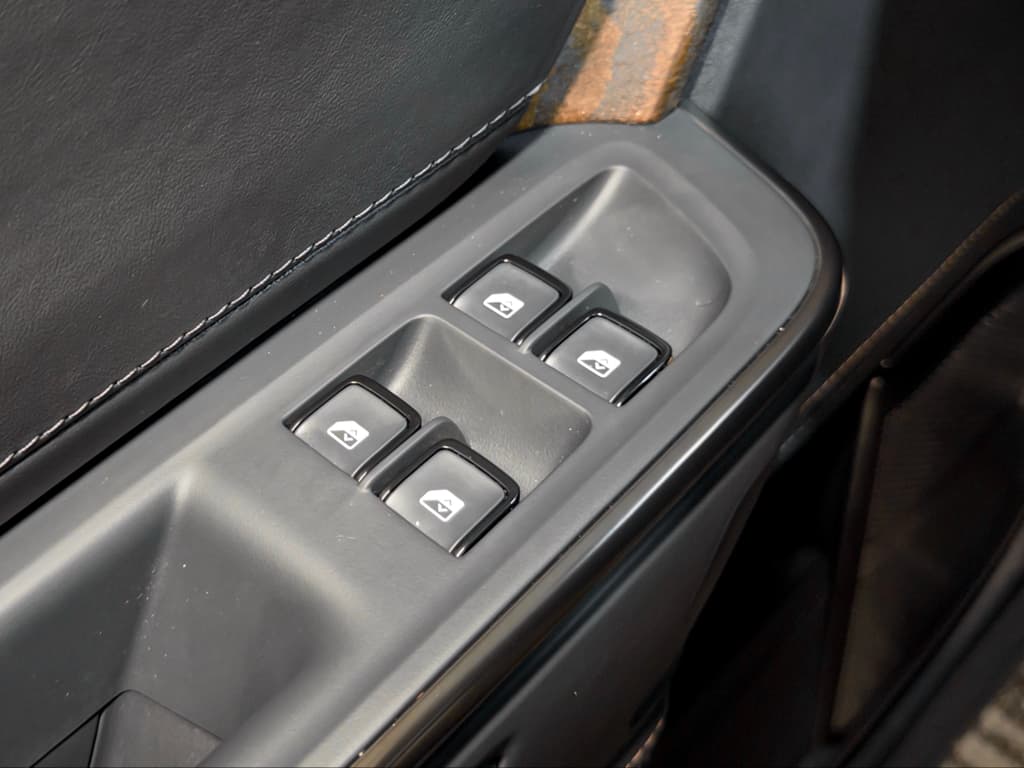 2026 Rivian R1T view 7