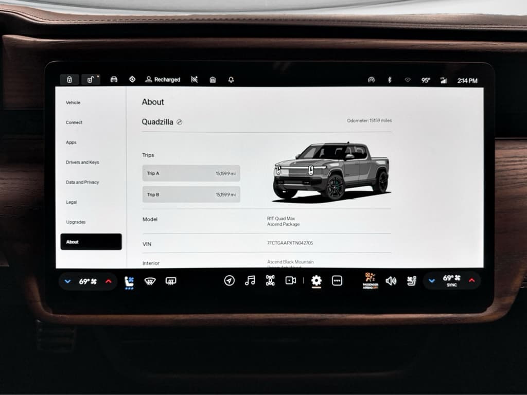 2026 Rivian R1T view 12