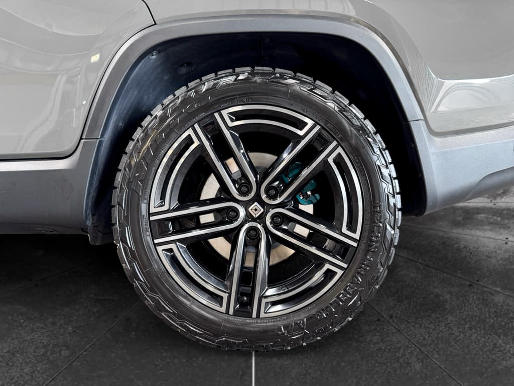 2026 Rivian R1T view 34