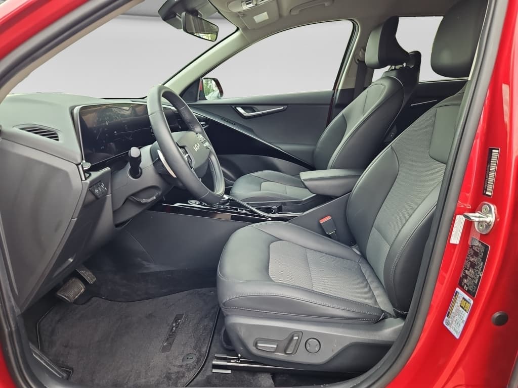 2023 Kia Niro EV view 6