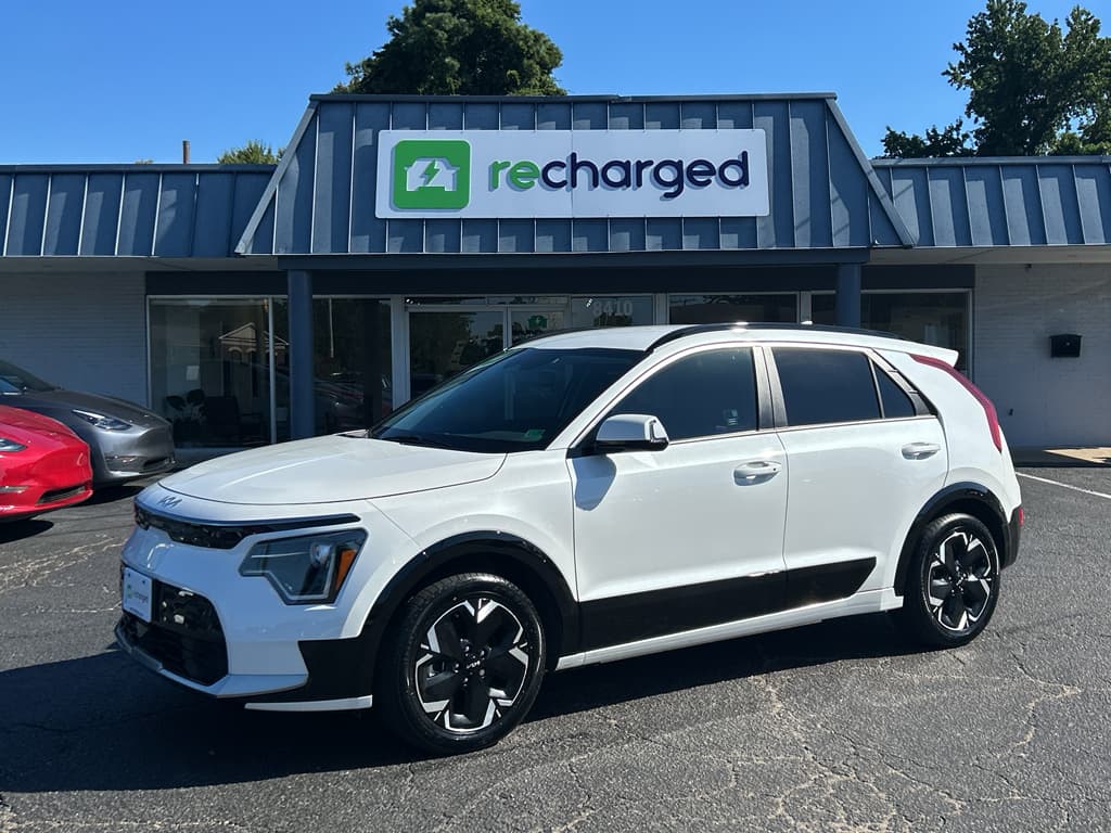 2023 Kia Niro EV view 1