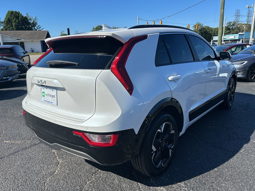 2023 Kia Niro EV view 3