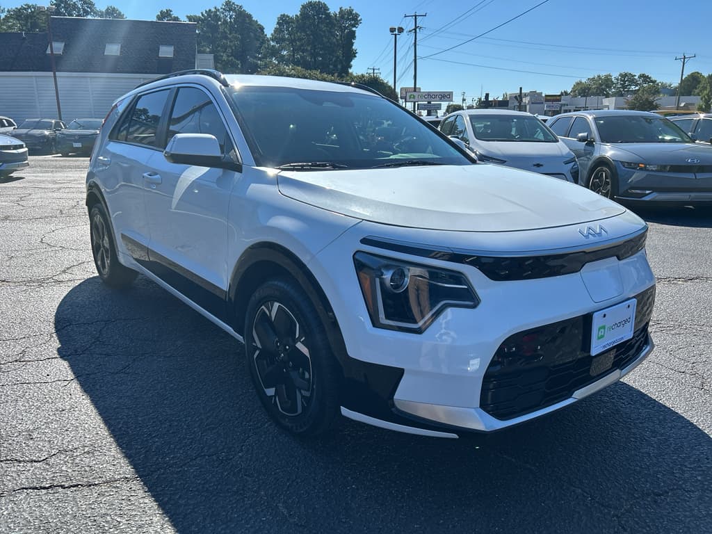 2023 Kia Niro EV view 4