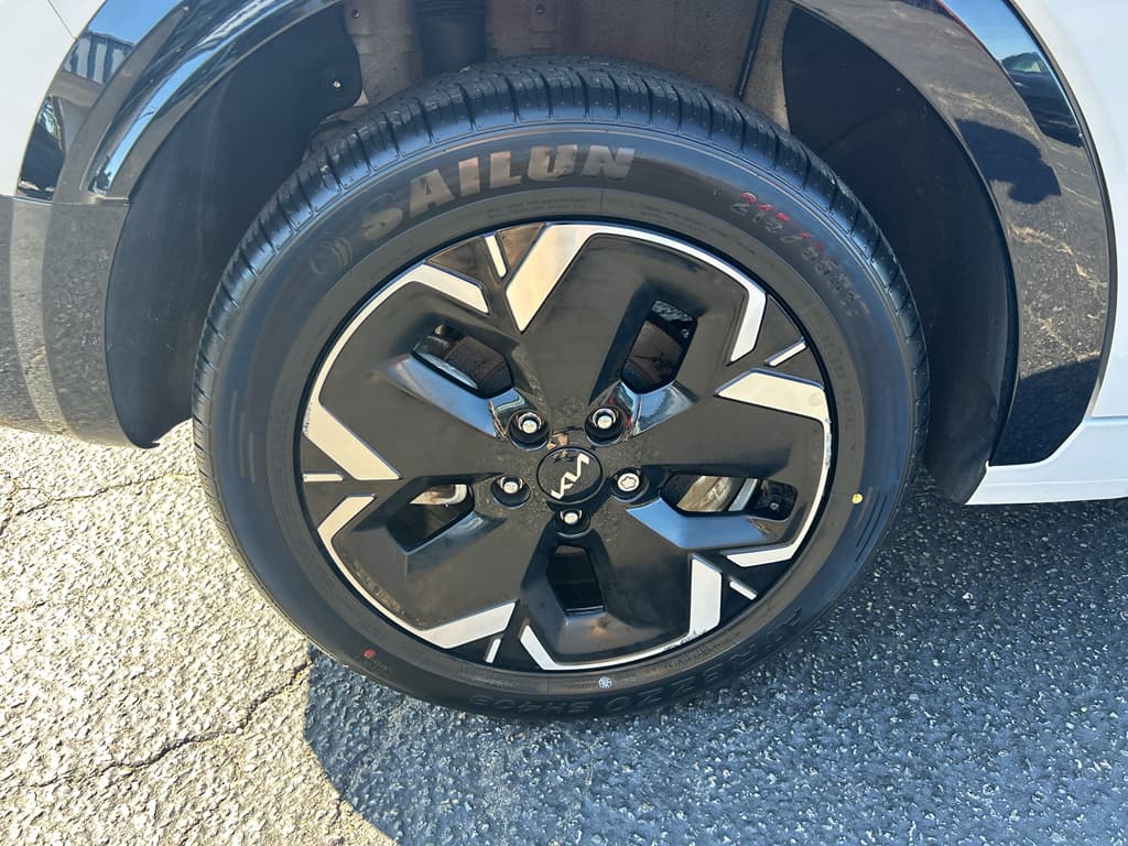 2023 Kia Niro EV view 23