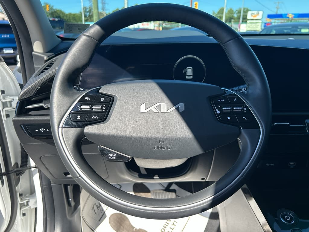 2023 Kia Niro EV view 8