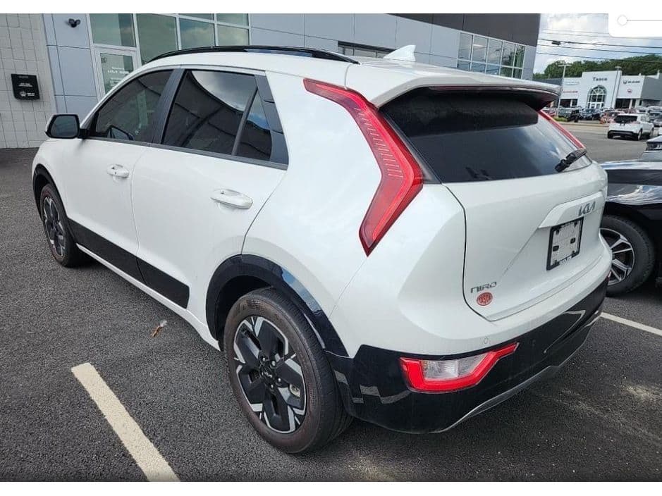 2023 Kia Niro EV view 3