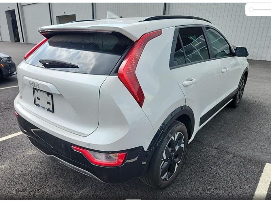 2023 Kia Niro EV view 4