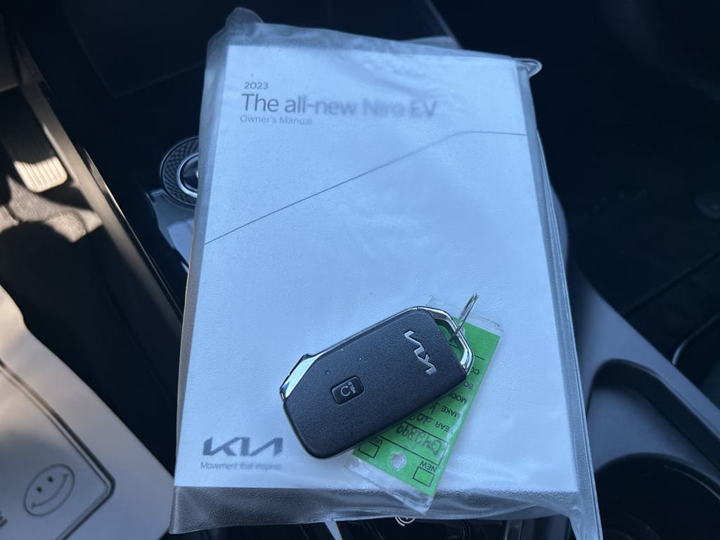 2023 Kia Niro EV view 18