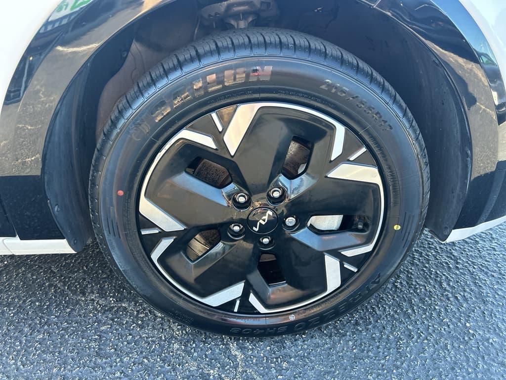 2023 Kia Niro EV view 25