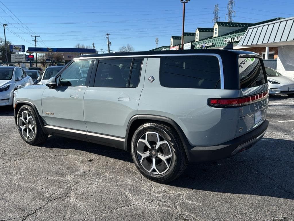 2024 Rivian R1S view 2