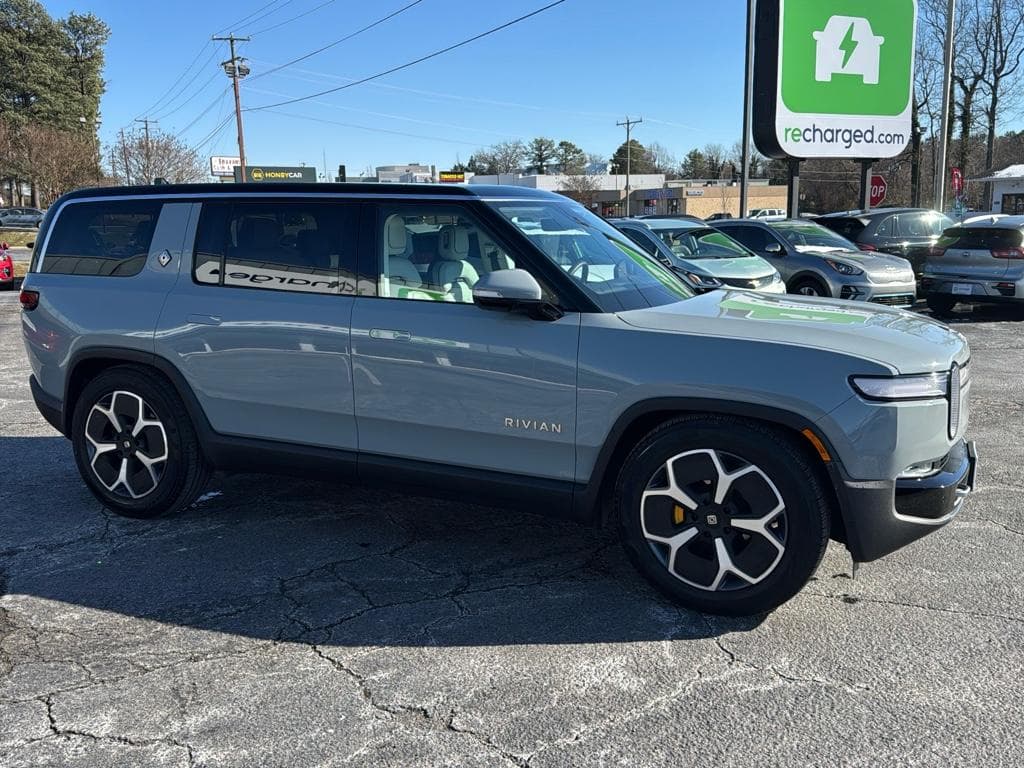 2024 Rivian R1S view 4