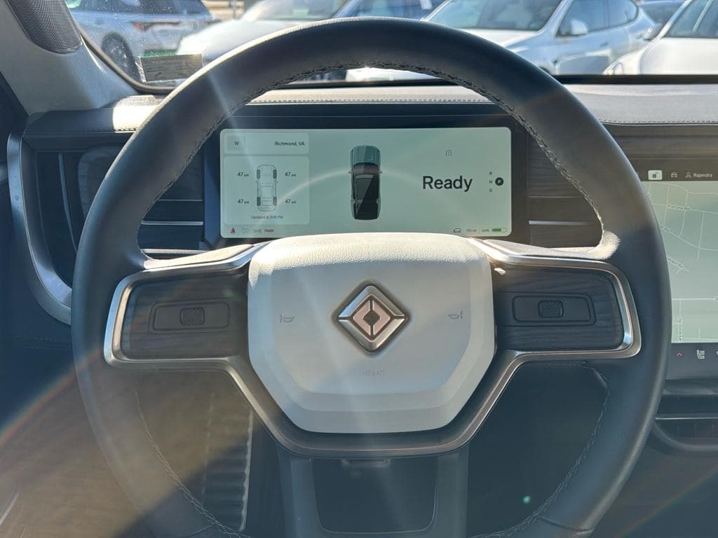 2024 Rivian R1S view 8