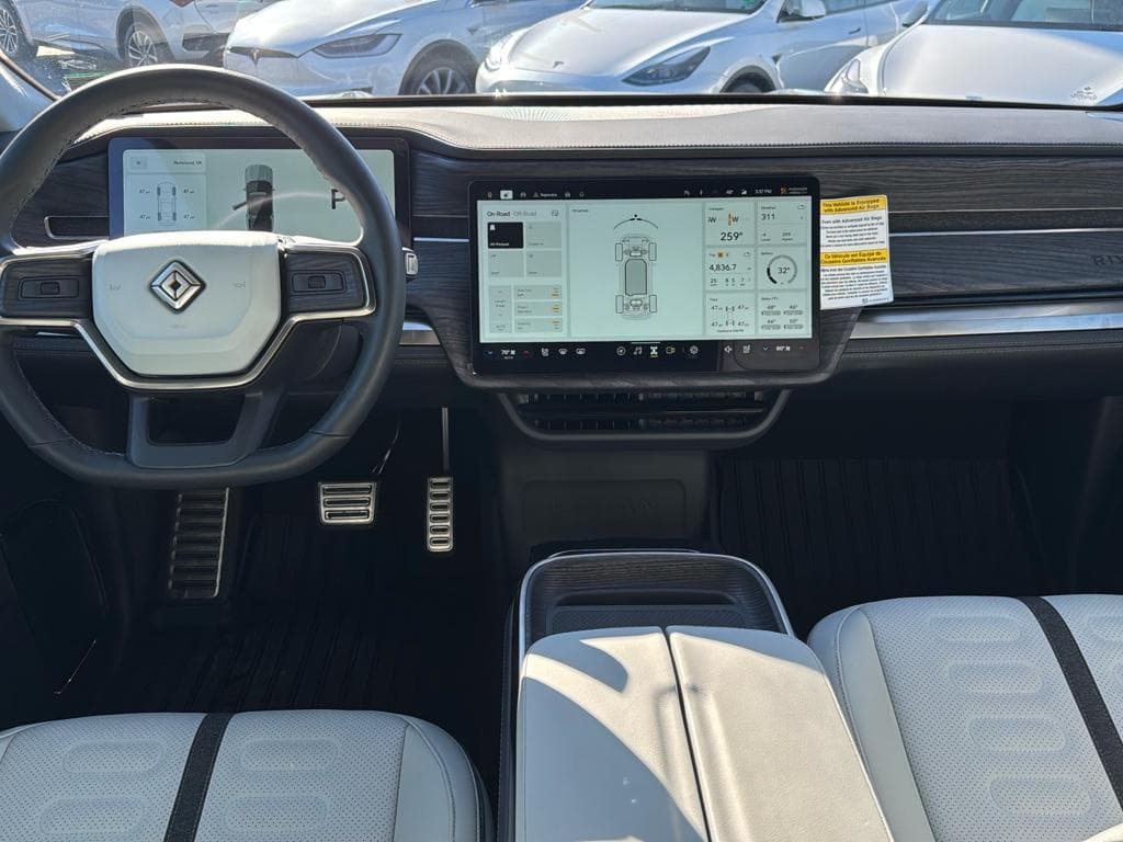 2024 Rivian R1S view 15