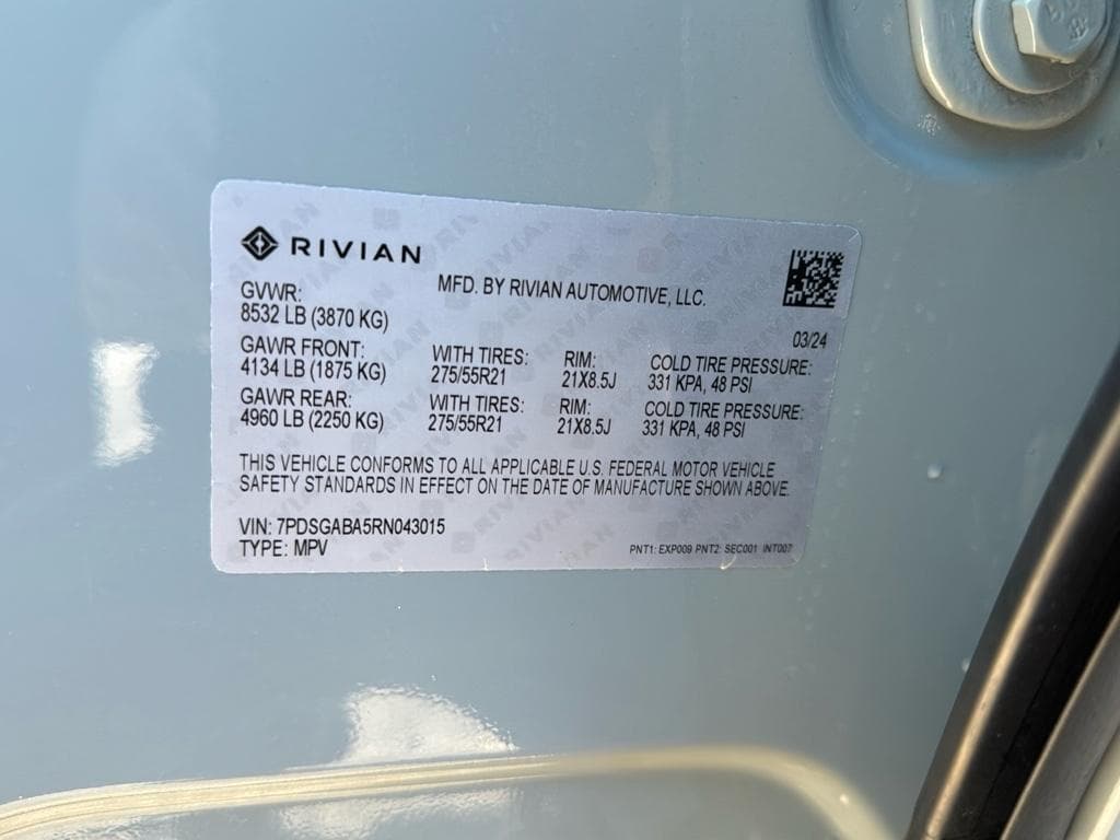 2024 Rivian R1S view 27