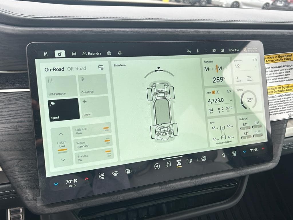 2024 Rivian R1S view 13