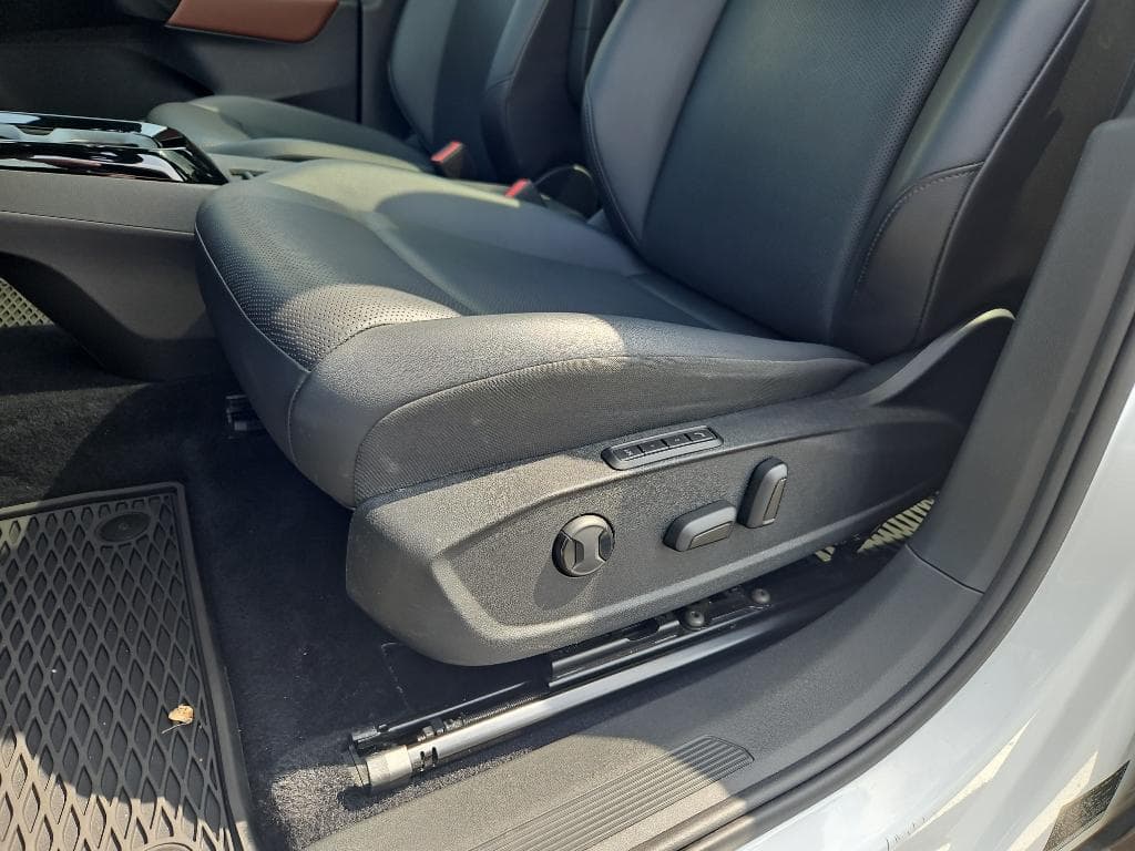 2021 Volkswagen ID.4 view 7