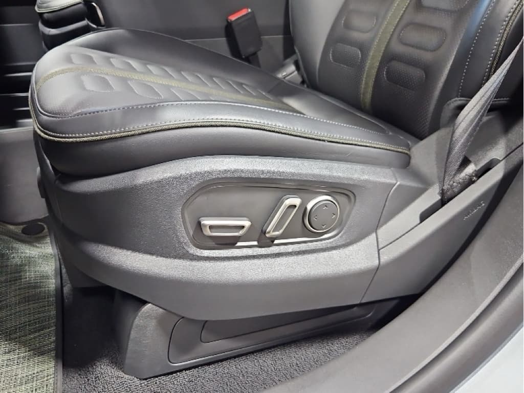 2026 Rivian R1T view 5