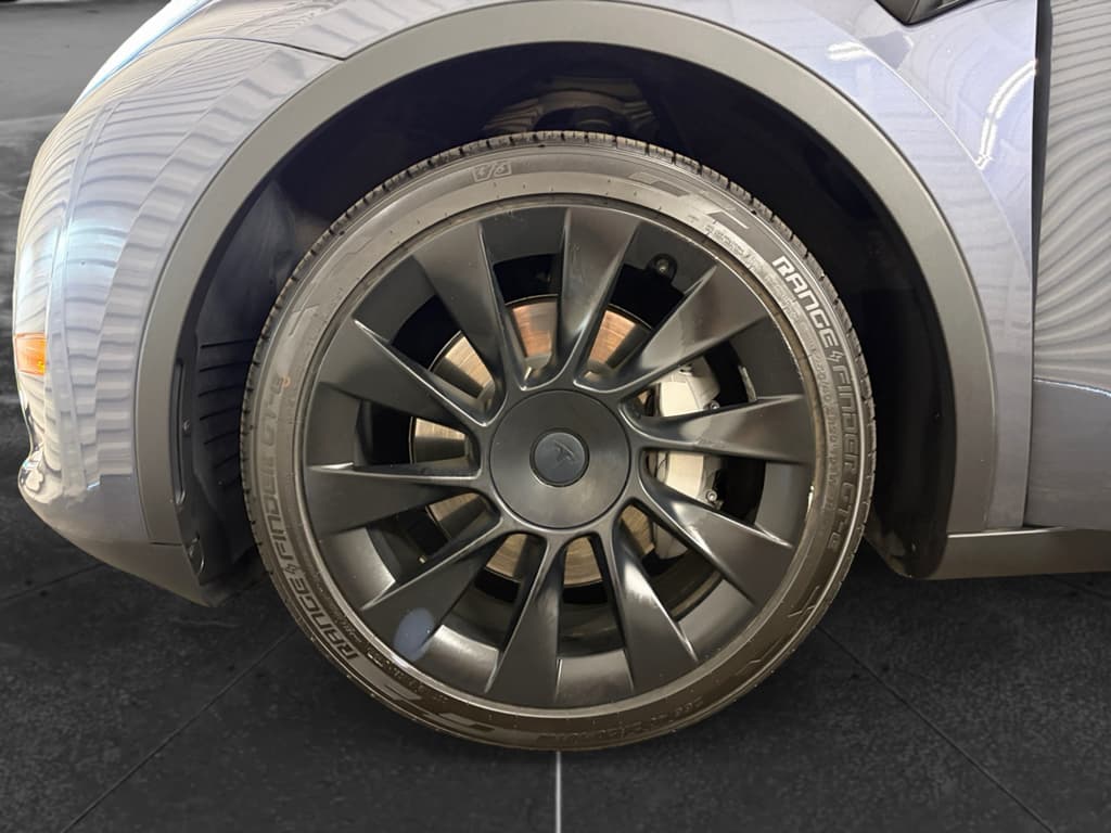 2023 Tesla Model Y view 31