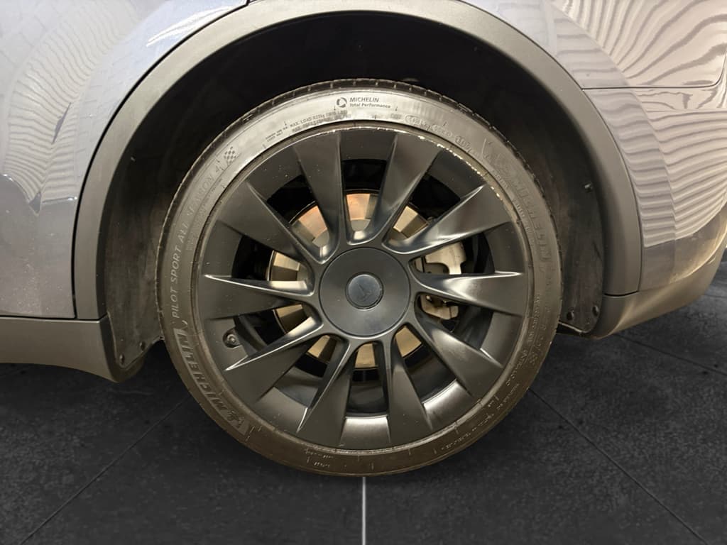2023 Tesla Model Y view 29