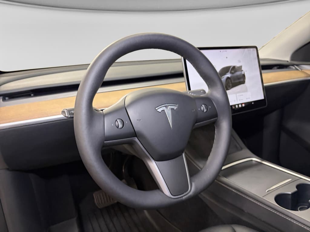 2023 Tesla Model Y view 19