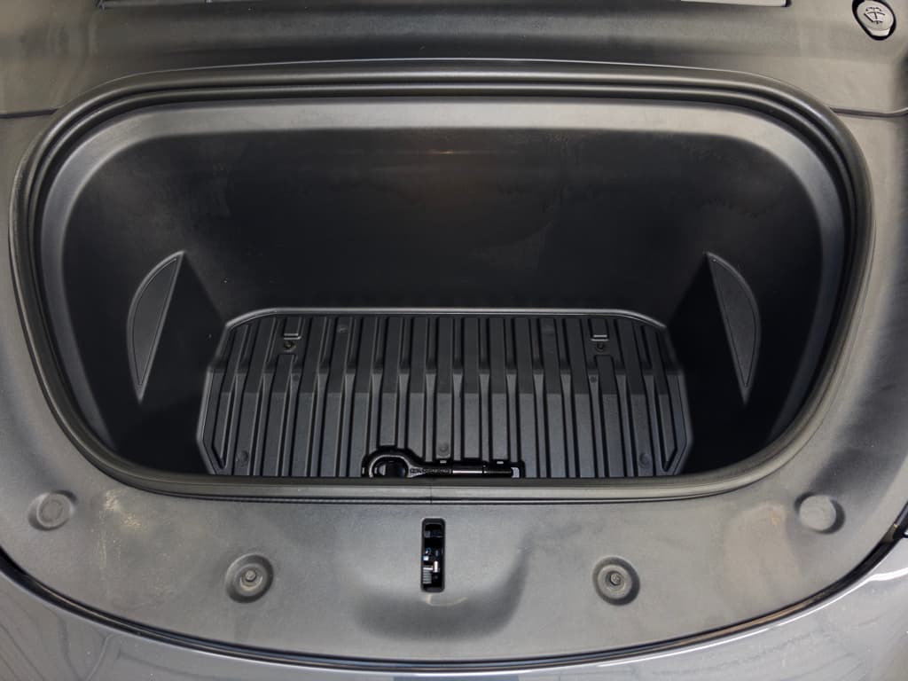 2023 Tesla Model Y view 26