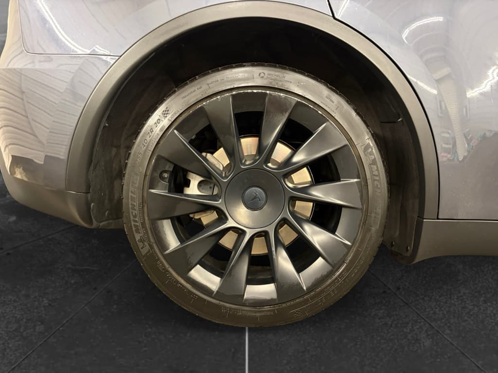 2023 Tesla Model Y view 35