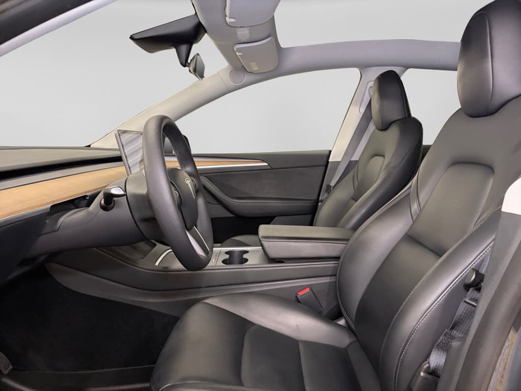 2023 Tesla Model Y view 18