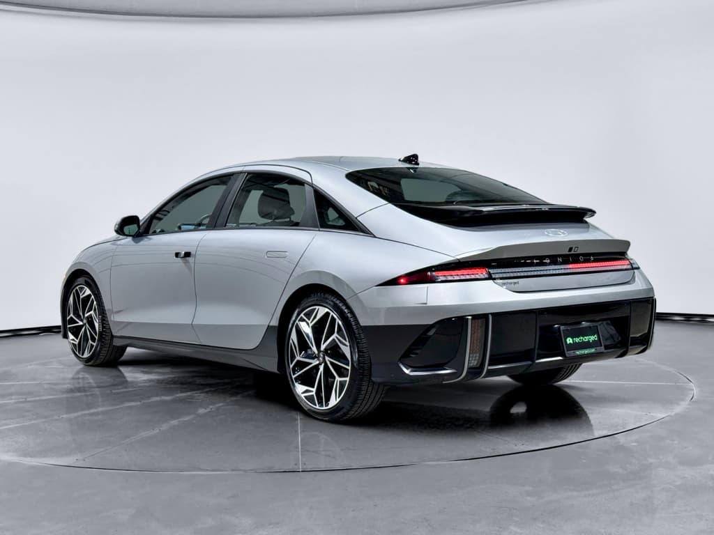 2023 Hyundai IONIQ 6 view 2